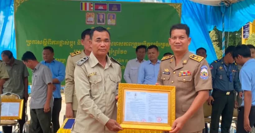 លោក ផន សារ៉េត ប្រធានក្រុមប្រឹក្សាស្រុកមេសាង និងលោក ហ៊ន សុផាត អភិបាល នៃគណៈអភិបាលស្រុកមេសាង បានអញ្ជើញជាអធិបតីក្នុងពិធីប្រកាសស្ដីពី ការផ្លាស់ប្ដូរ និងទទួលស្គាល់សមាសភាពក្រុមប្រឹក្សាឃុំច្រេស ស្រុកមេសាង   ខេត្តព្រៃវែង នៅសាលាឃុំច្រេស