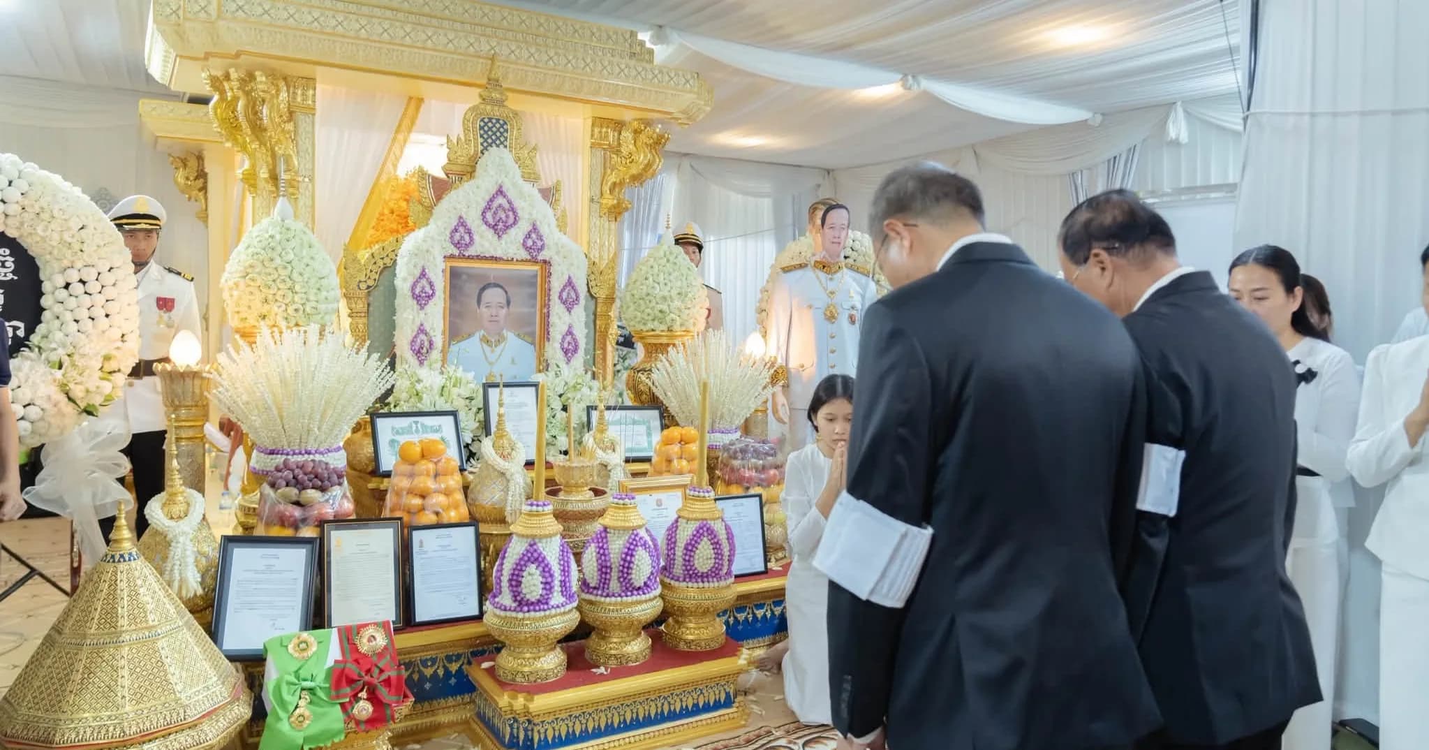 ឯកឧត្តម ស្បោង សារ៉ាត ប្រធានក្រុមប្រឹក្សាខេត្ត រួមជាមួយថ្នាក់ដឹកនាំខេត្តព្រៃវែង បានអញ្ជើញចូលរួមគោរពវិញ្ញាណក្ខន្ធសព ឯកឧត្តម ទឹម ផន សមាជិកក្រុមសមាជិកព្រឹទ្ធសភាប្រចាំភូមិភាគទី៦ ដែលបានទទួលមរណភាព