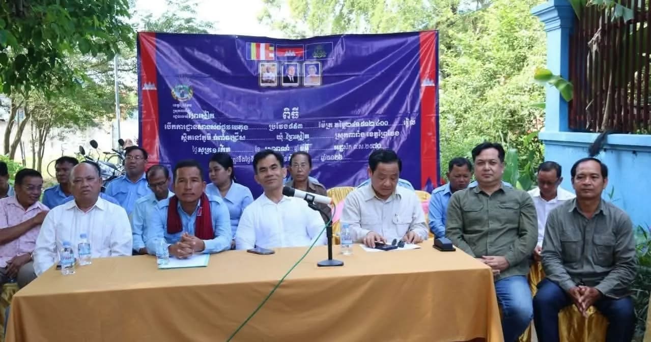 ពិធីបើកការដ្ឋានសាងសង់ផ្លូវបេតុងប្រវែង ៨៩៣ម៉ែត្រ នៅឃុំព្រៃស្នៀត ស្រុកពារាំង ខេត្តព្រៃវែង