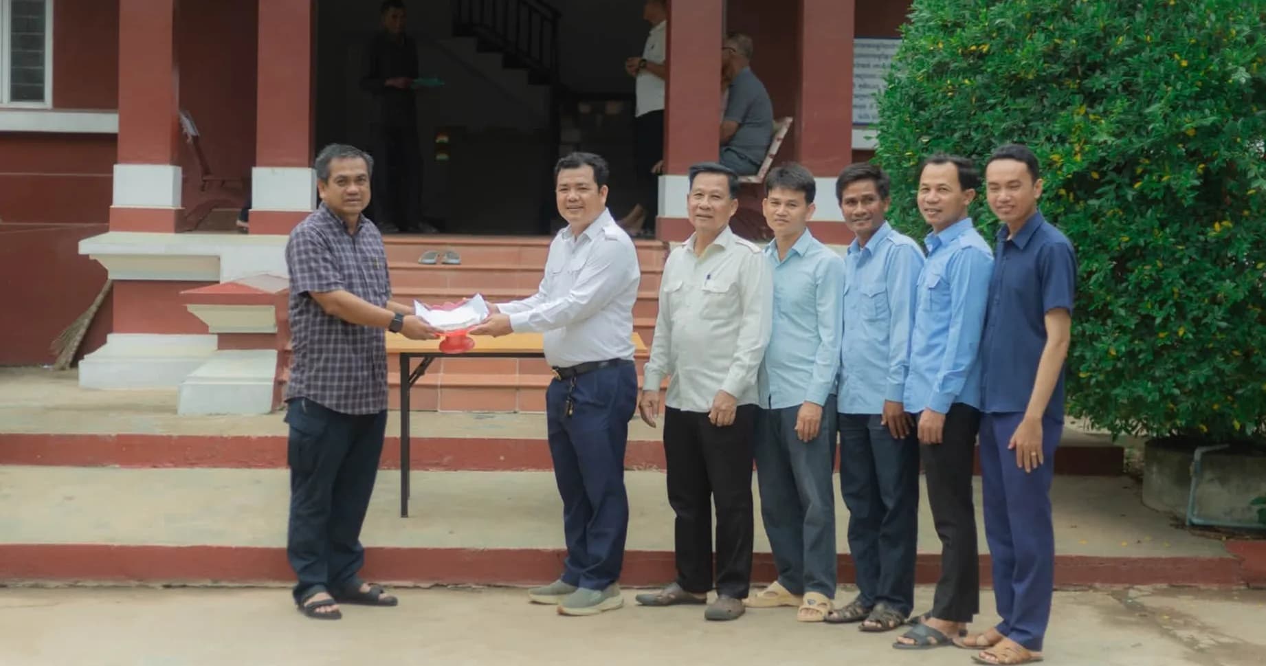 រដ្ឋបាលស្រុកកំចាយមារសូមថ្លែងអំណរគុណ​ យ៉ាង​ ក្រៃលែង​ដល់​ លោកនាយក​ នាយក​រង​ លោកគ្រូអ្នកគ្រូ​នៃសាលា​វិទ្យាល័យ​ហ៊ុនសែន​ កំចាយមារ​បានចូលរួម​ ឧបត្តម្ភ​ថវិកា