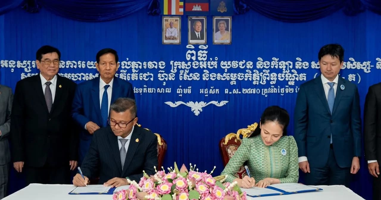 លោកជំទាវបណ្ឌិត ពេជ ចន្ទមុន្នី ហ៊ុនម៉ាណែត អញ្ជើញចូលរួមជាអធិបតីក្នុងពិធីចុះអនុស្សរណៈនៃការយោគយល់គ្នា (MoU) រវាង សមាគមសិស្ស-និស្សិតអាហារូបករណ៍សម្តេចអគ្គមហាសេនាបតីតេជោ ហ៊ុន សែន និងសម្តេចកិត្តិព្រឹទ្ធបណ្ឌិត (អ.ម.ត) និង ក្រសួងអប់រំ យុវជន និងកីឡា