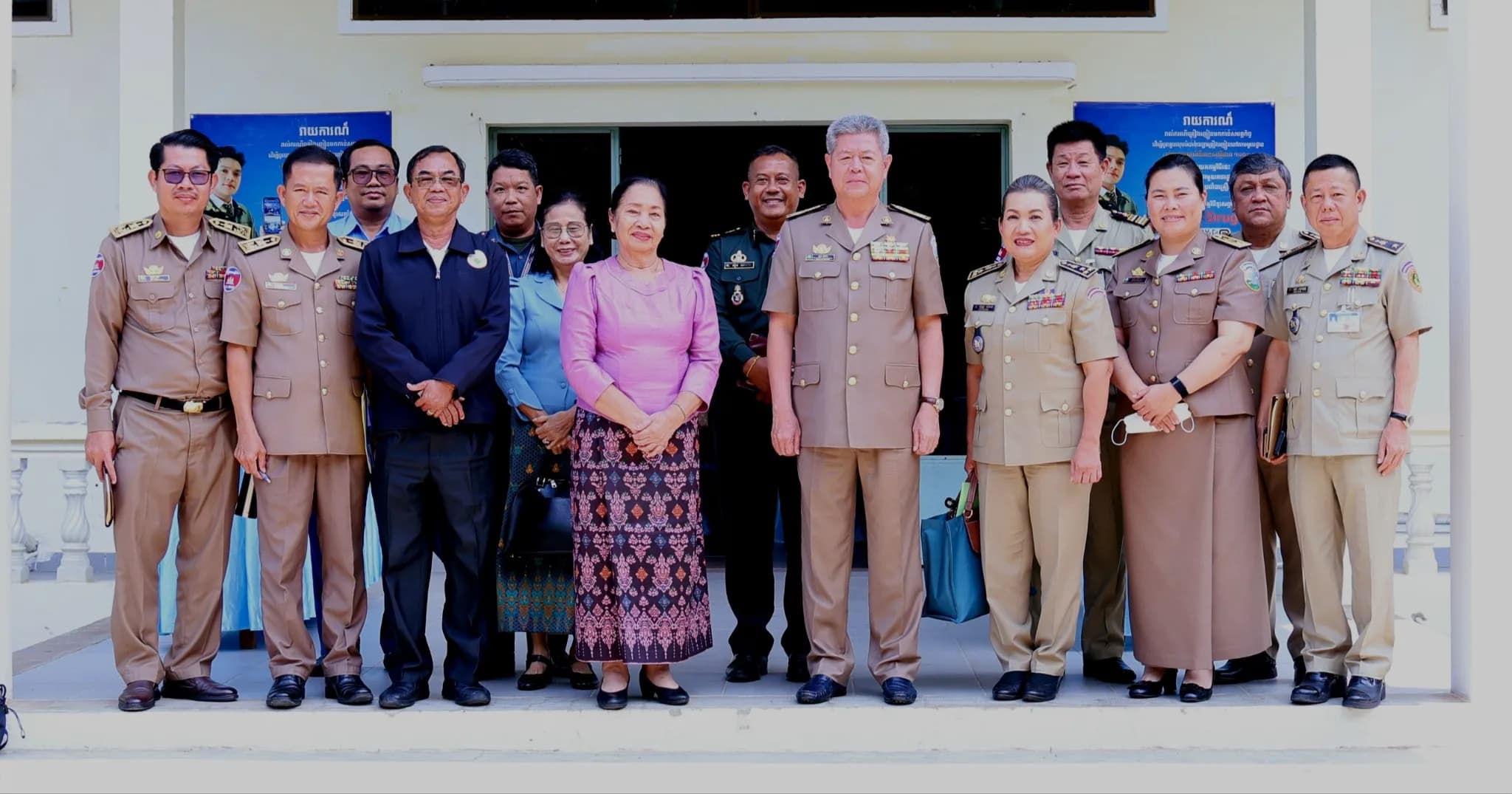 រដ្ឋបាលខេត្តកណ្តាល បើកកិច្ចប្រជុំពិភាក្សាពង្រឹងការគ្រប់គ្រងលំហូរឆ្លងកាត់ព្រំដែនខុសច្បាប់របស់ពលរដ្ឋកម្ពុជា និងជនបរទេស ដើម្បីទប់ស្កាត់បទល្មើស និងធានាសន្តិសុខសង្គម