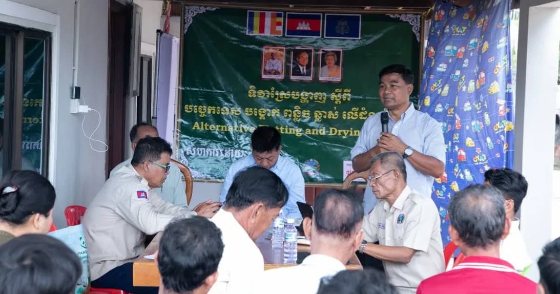 ទិវាស្រែបង្ហាញស្ដីពីបច្ចេកទេសបង្គោក ពន្លិច ឆ្លាស់លើដំណាំស្រូវនៅសហគមន៏ប្រើប្រាស់ទឹកភូមិសំពោងឃុំបន្ទាយចក្រី