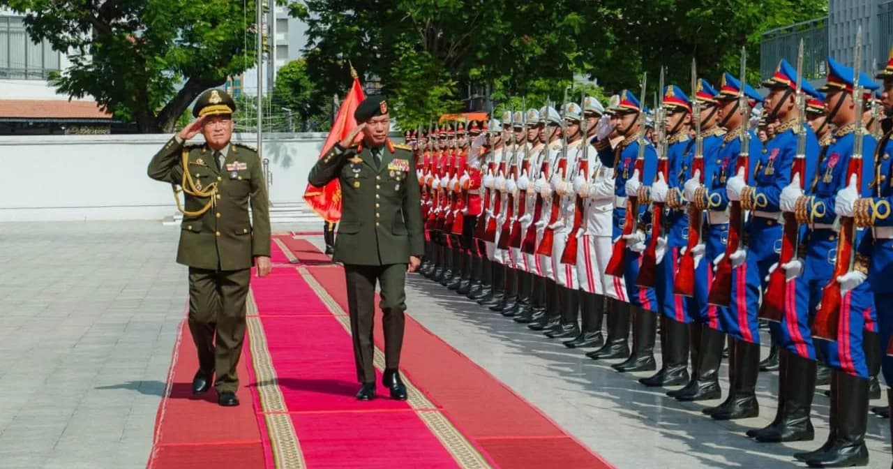 អគ្គមេបញ្ជាការកងទ័ពកម្ពុជា-ម៉ាឡេស៊ី ប្តេជ្ញាពង្រឹងកិច្ចសហប្រតិបត្តិការយោធា និងរួមគ្នាគាំទ្រដំណោះស្រាយដោយសន្តិវិធីនៅក្នុងតំបន់