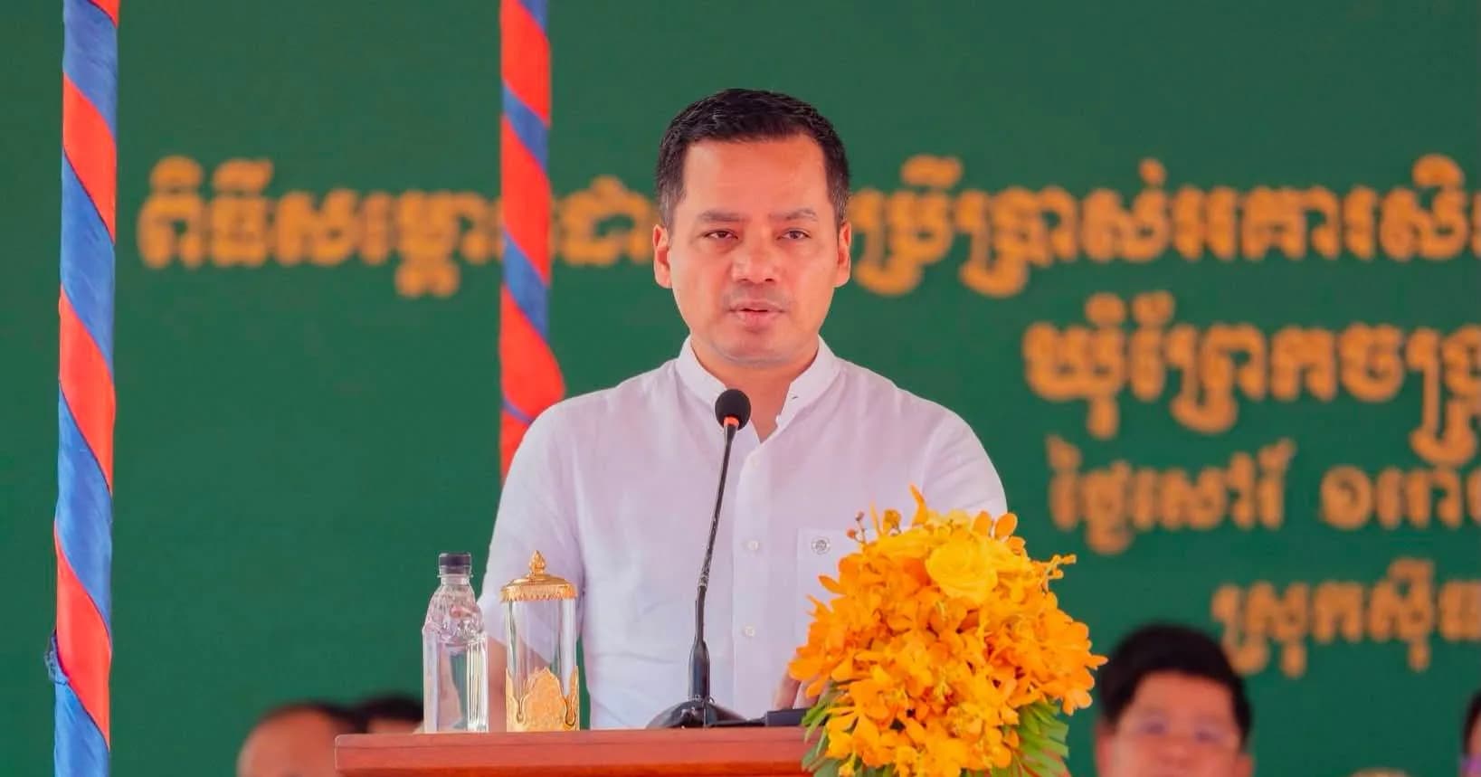 ឯកឧត្តមអភិសន្តិបណ្ឌិត ស សុខា អញ្ជើញសម្ពោធអគារសិក្សា ១ខ្នង កម្ពស់ ២ជាន់ ក្នុងស្រុកស៊ីធរកណ្ដាល ដើម្បីបំពេញតម្រូវការនៃការកើនឡើងសិស្សពីមួយឆ្នាំទៅមួយឆ្នាំ