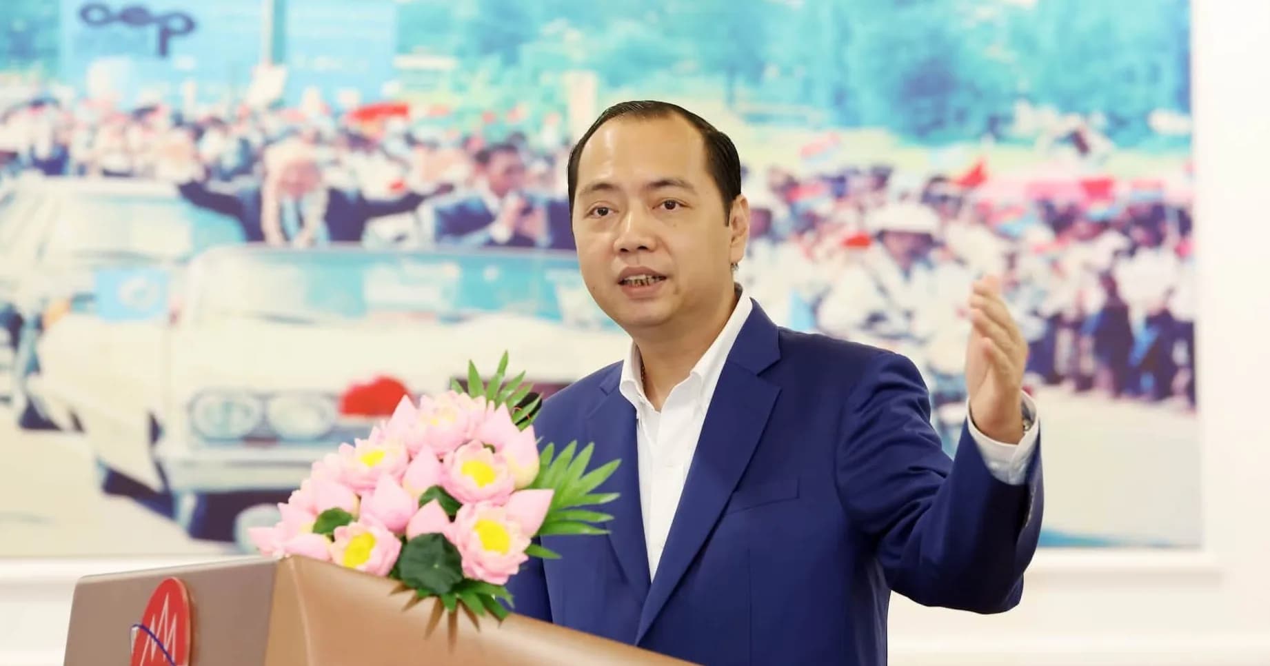 ឯកឧត្តម នេត្រ ភក្ត្រា រដ្ឋមន្ត្រីក្រសួងព័ត៌មាន នៅព្រឹកថ្ងៃទី១៩ ខែសីហា ឆ្នាំ២០២៦នេះ បានអញ្ជើញជួបសំណេះសំណាល និងផ្តល់ការតម្រង់ទិសការងារផ្សាយដ៏មានសារៈសំខាន់ដល់បណ្តាអង្គភាពសារព័ត៌មាន និងអ្នកអនុវត្តសកម្មភាពការងារលើវិស័យព័ត៌មាន និងសោតទស្សន៍។