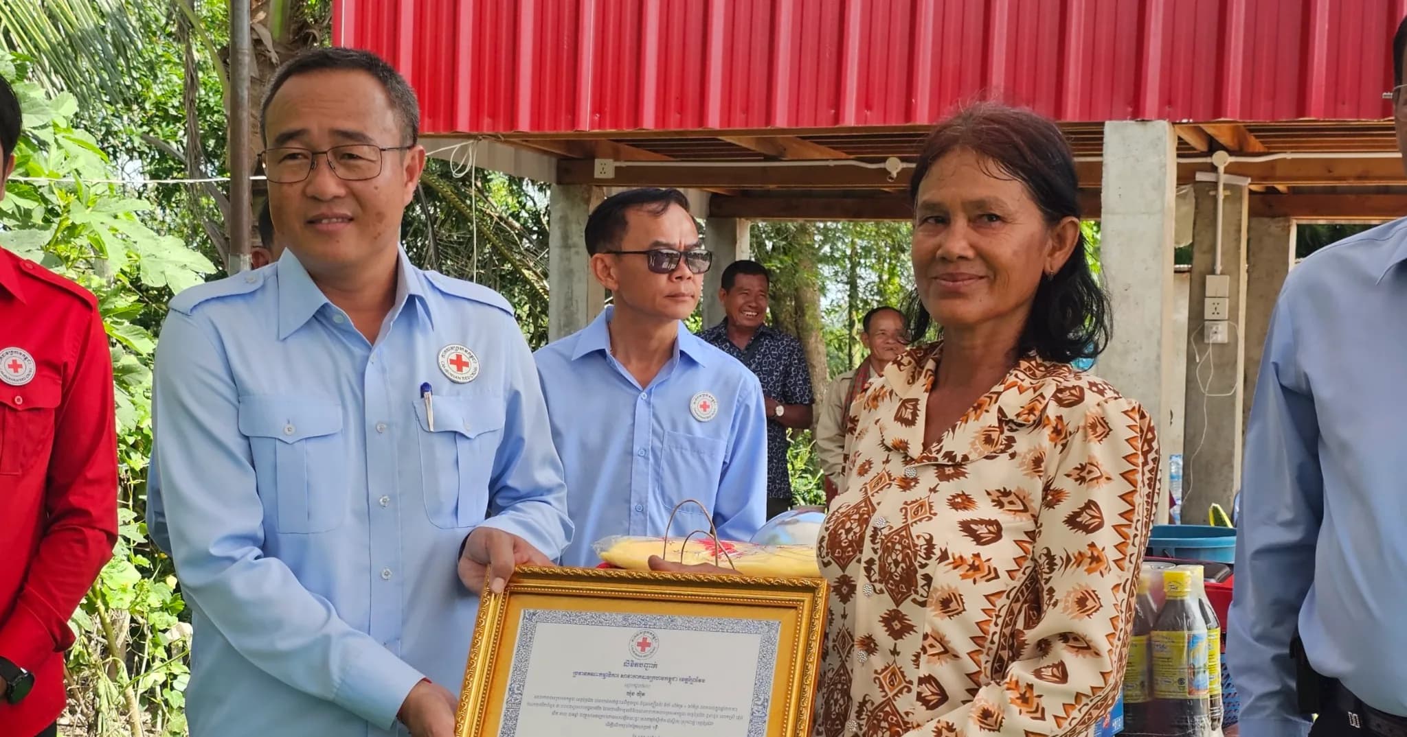 ផ្ទះ ចំនួន ២ ខ្នង ត្រូវបានសាខាកាកបាទក្រហមកម្ពុជា ខេត្តព្រៃវែង ផ្តល់ជូនដល់គ្រួសាររងហានិភ័យ ចំនួន ២ គ្រួសារ នៅឃុំចំនួន២ ក្នុងស្រុកបាភ្នំ