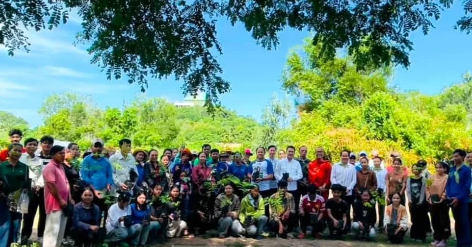 កម្មវិធីដាំដើមឈើ ចំនួន ២,០០០ដើម នៅបរិវេណវិទ្យាល័យបាភ្នំ!