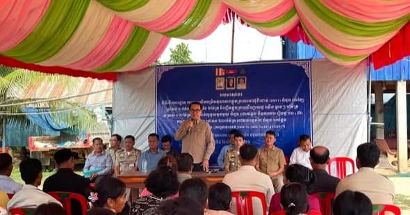 ឯកឧត្តមបណ្ឌិត ចាន់ ដារ៉ុង រដ្ឋលេខាធិការ តំណាងដ៏ខ្ពង់ខ្ពស់ ឯកឧត្តម ឆាយ ឫទ្ធិសែន រដ្ឋមន្ត្រីក្រសួងអភិវឌ្ឍន៍ជនបទបើកការដ្ឋានលើកកម្រិតគុណភាពផ្លូវក្រាលកៅស៊ូពីរជាន់ DBST ចំនួន ១ខ្សែ ប្រវែង ១ ៨៥០ម៉ែត្រ