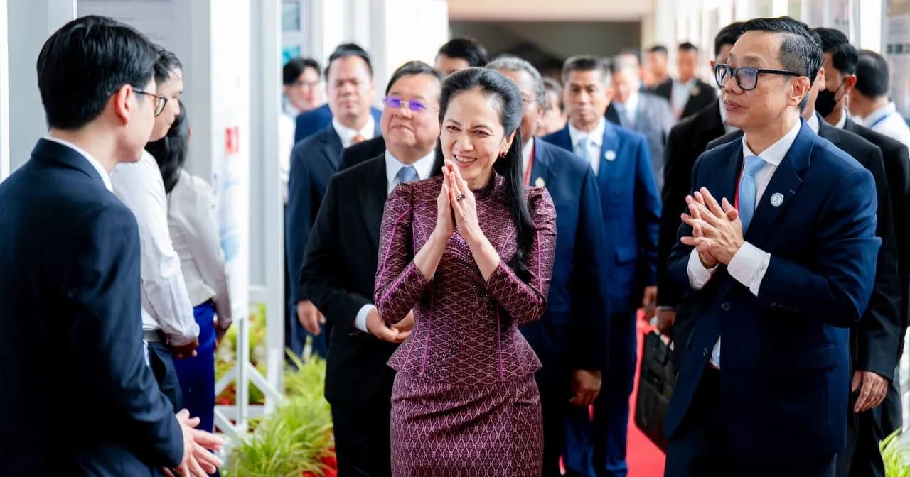 លោកជំទាវបណ្ឌិត ពេជ ចន្ទមុន្នី ហ៊ុនម៉ាណែត អញ្ជើញជាអធិបតីក្នុងពិធីបើកសន្និសីទវិទ្យាសាស្ត្រនៃសាកលវិទ្យាល័យវិទ្យាសាស្ត្រសុខាភិបាល (ស.វ.ស.) ដើម្បីអបអរសាទរខួប ៨០ឆ្នាំ នៃការបង្កើតសាកលវិទ្យាល័យវិទ្យាសាស្ត្រសុខាភិបាល