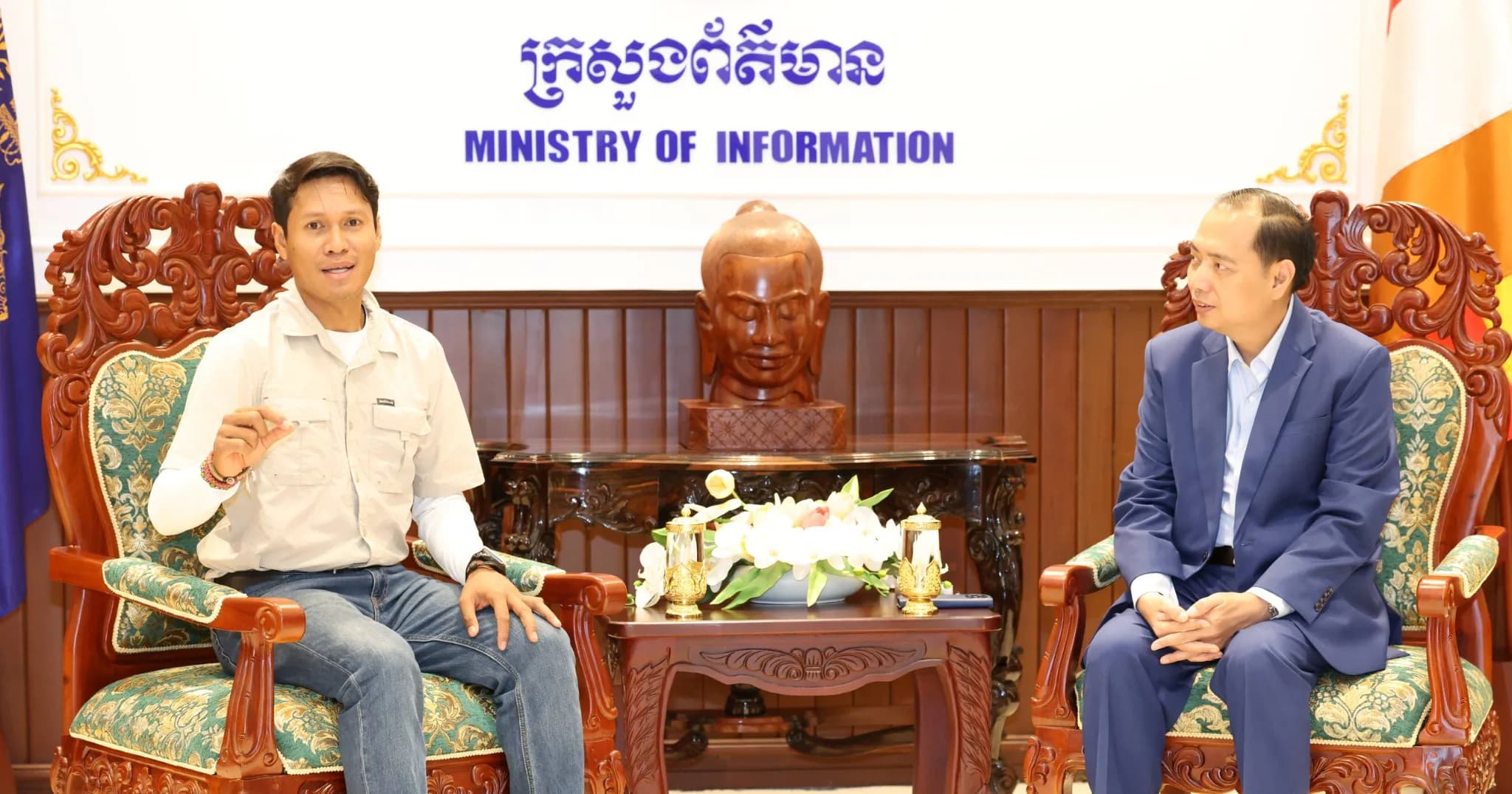 ឯកឧត្តម នេត្រ ភក្ត្រា ទទួលជួបអ្នកជិះកង់ផ្សងព្រេង ទីវ តារារិទ្ធិ ដែលបានបញ្ចប់បេសកកម្មជុំវិញពិភពលោកដើម្បីកុមារកម្ពុជា