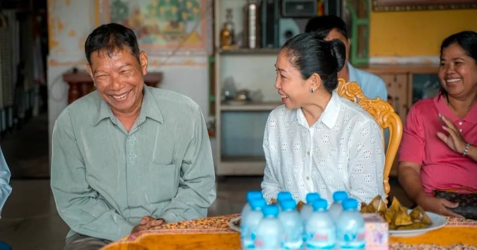 លោកជំទាវ ទុយ សិរីរតនៈ បន្តចុះសួរសុខទុក្ខនិវត្តជន ដែលជាអតីតមន្ត្រីរាជការបម្រើការងារនៅក្រសួងព័ត៌មាន
