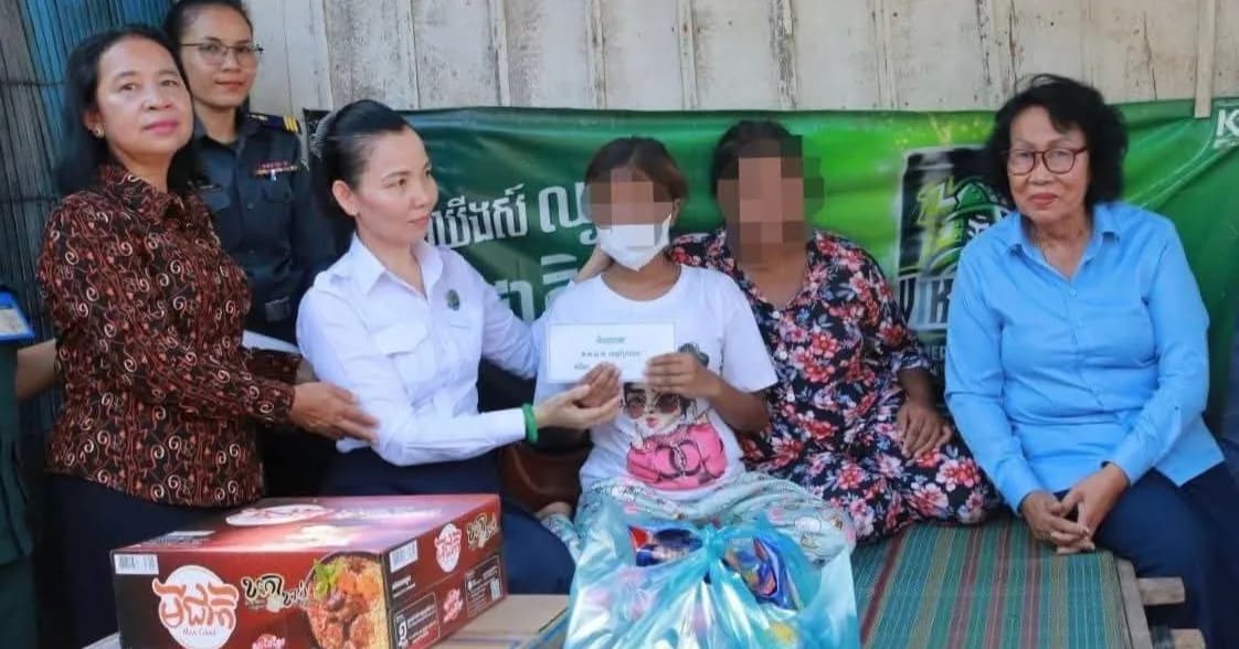 ប្រធាន គ.ក.ស.ក ខេត្ត ចុះសួរសុខទុក្ខកុមារីរងគ្រោះ នៅឃុំព្រែកខ្សាយ ក ស្រុកពាមរក៍