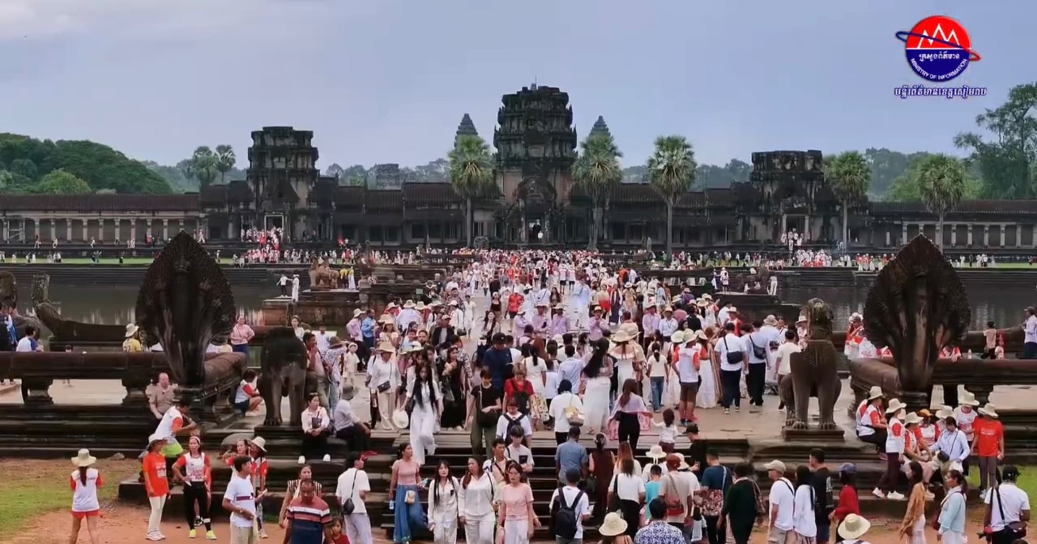វីដេអូ៖ បងប្អូនប្រជាពលរដ្ឋបង្ហាញអារម្មណ៍រំភើបដែលបានចូលរួម ក្នុងព្រឹត្តិការណ៍«EQUINOX ANGKOR RUN រត់ដើម្បីទេសចរណ៍»