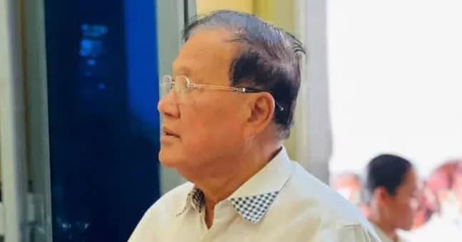 ស្បោង សារ៉ាត ប្រធានក្រុមប្រឹក្សាខេត្តព្រៃវែង ចូលរូមគោរពវិញ្ញាណក្ខន្ធ លោក ហ៊ុន ណេត ប្រធានមន្ទីរសង្គមកិច្ច អតីតយុទ្ធជន និងយុវនីតិសម្បទា