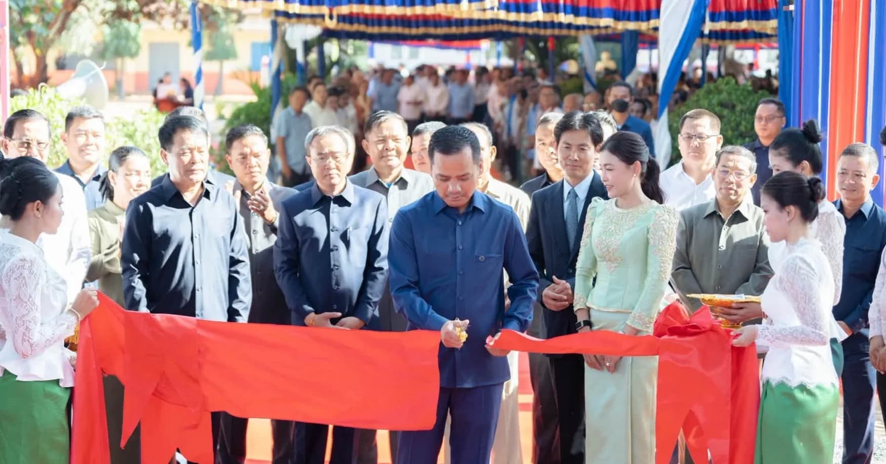 ឯកឧត្តមអភិសន្តិបណ្ឌិត ស សុខា អញ្ជើញសម្ពោធដាក់ឲ្យប្រើប្រាស់អគារសិក្សា ២ខ្នង ស្មើនឹង ១២បន្ទប់ និងសមិទ្ធផលនានា នៅស្រុកពារាំង ខេត្តព្រៃវែង