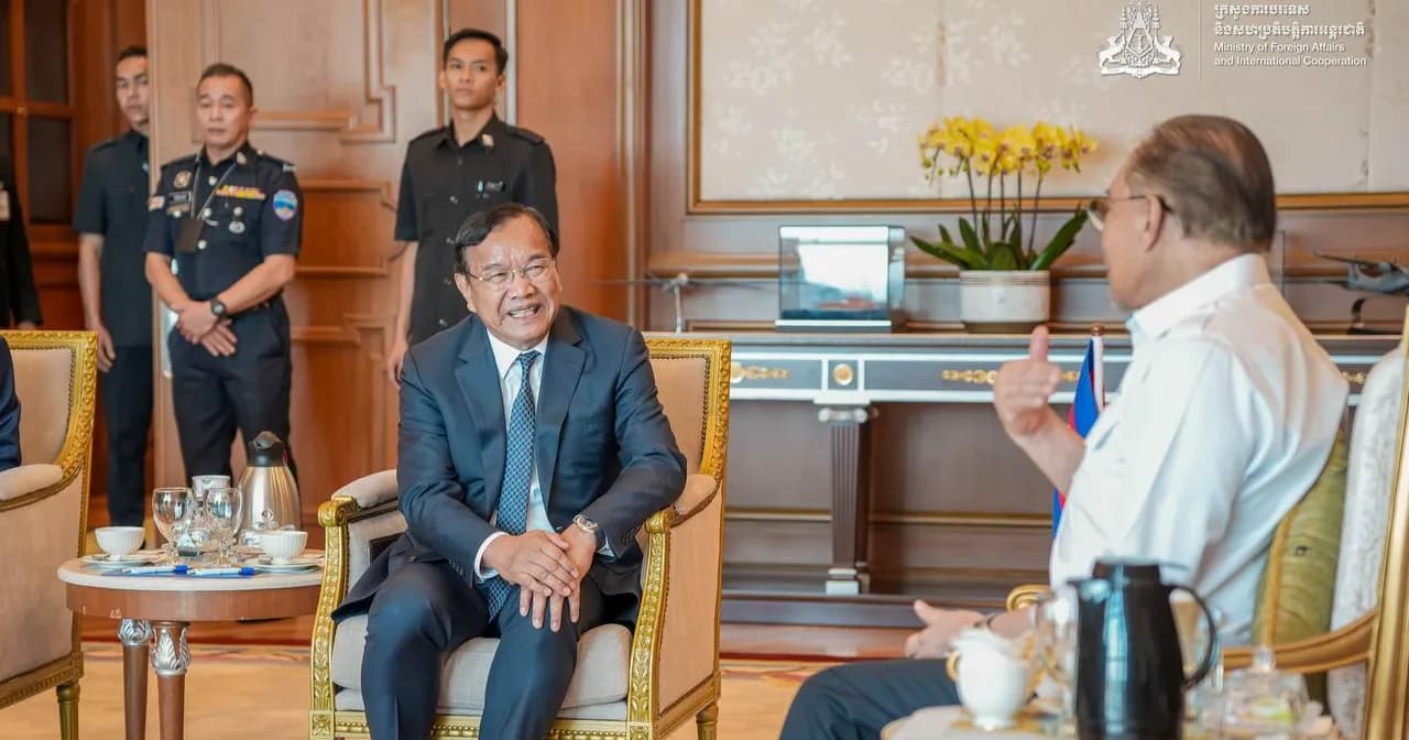 កម្ពុជាអរគុណយ៉ាងជ្រាលជ្រៅចំពោះតួនាទីយ៉ាងសកម្មរបស់ម៉ាឡេស៊ី ក្នុងការរក្សាសន្តិភាព និងស្ថិរភាពយូរអង្វែងក្នុងតំបន់ ជាពិសេសក្នុងជម្លោះព្រំដែនកម្ពុជា-ថៃ
