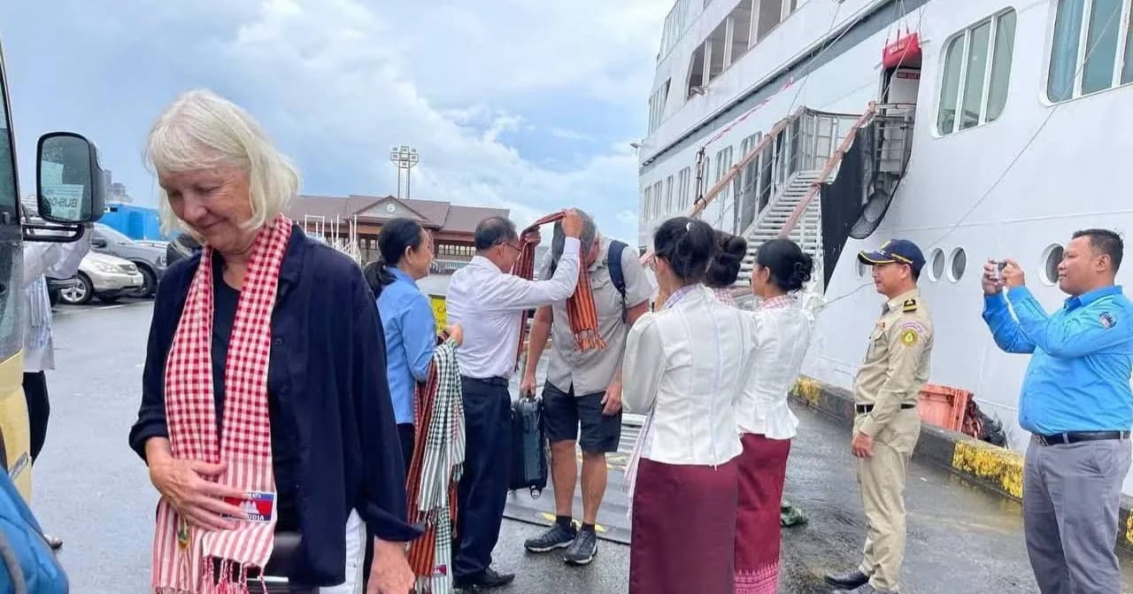 នាវាទេសចរណ៍អន្តរជាតិ ODYSSEY ដឹកភ្ញៀវជាង ២០០នាក់ ចូលចតនៅខេត្តព្រះសីហនុ