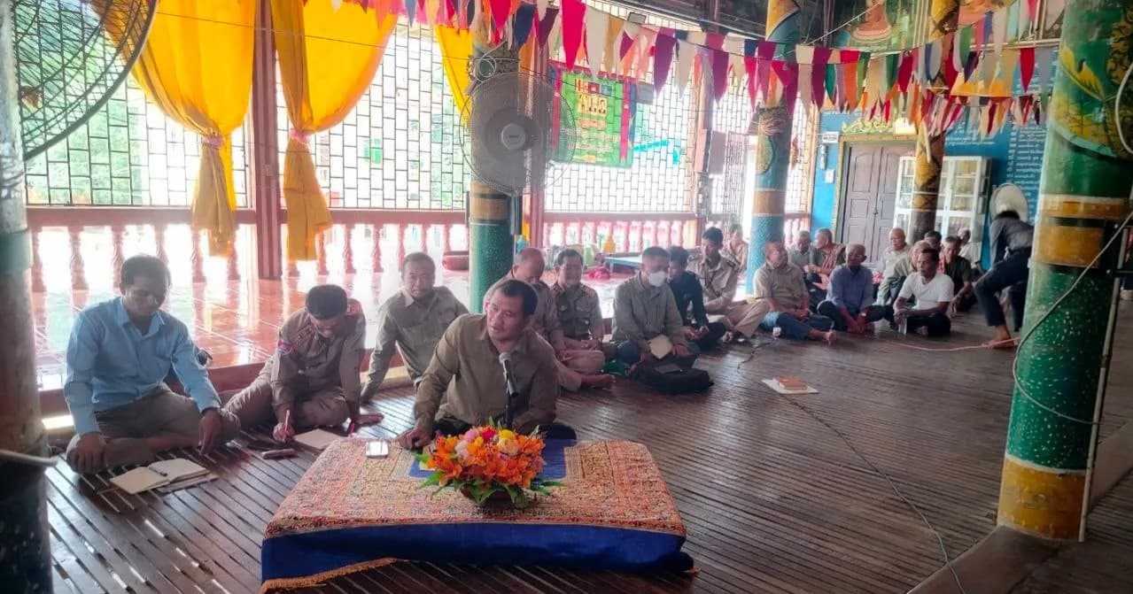 កិច្ចប្រជុំវេទិកាសាធារណៈស្ដីពី សហគមន៍ទំនប់ក្រចាប់ខាងលិច នៅវត្តព្រះកន្លោង ឃុំព្រៃកន្លោង
