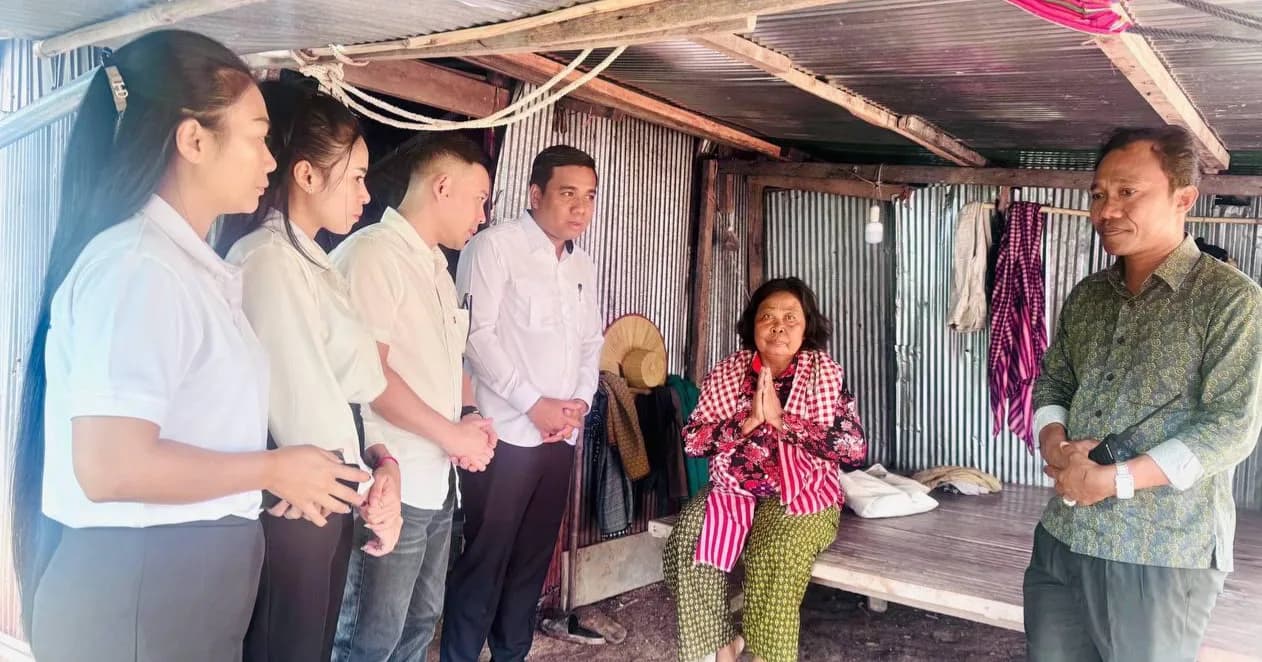 អ៊ំស្រី ផន សារឿន មានជំងឺទឹកដក់ក្នុងជង្គង់ធ្ងន់ធ្ងរ ទទួលបានការព្យាបាលជាសះស្បើយនៅមន្ទីរពេទ្យតេជោ សន្តិភាព