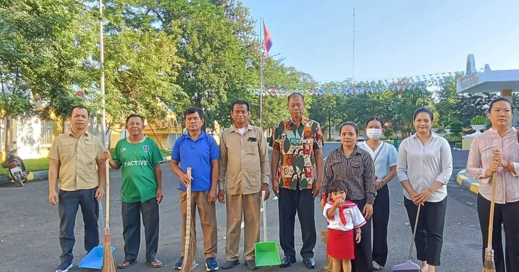 នៅព្រឹកថ្ងៃទី១៣ ខែសីហា ឆ្នាំ២០២៦ តាមបណ្ដាក្រុង ស្រុក មន្ទីរ អង្គភាព ឃុំ សង្កាត់ នៃខេត្តព្រៃវែង បានធ្វើយុទ្ធនាការសម្អាតអនាម័យបរិស្ថាន ដោយមានអ្នកចូលរួមសរុបចំនួន ៤៤៧៣១ នាក់