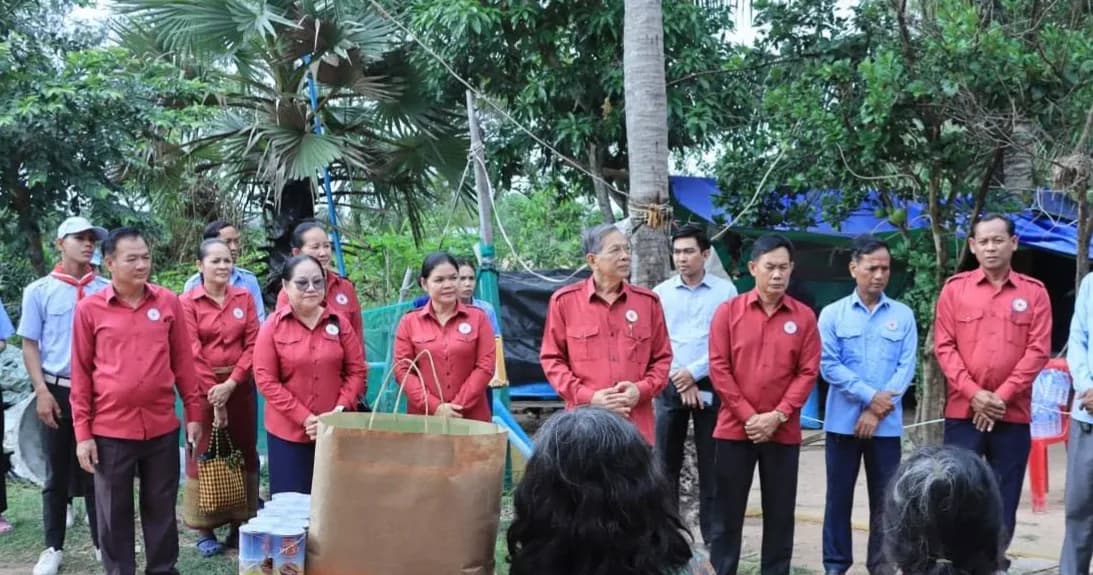 ផ្ទះ ចំនួន ៣ខ្នង(លេខរៀងទី២៦៩-២៧១) និងបង្គន់អនាម័យ ចំនួន ១(លេខរៀងទី២២៧) ត្រូវបានសាខាកាកបាទក្រហមកម្ពុជា ខេត្តព្រៃវែង ផ្តល់ជូនដល់គ្រួសាររងគ្រោះដោយសារភ្លើងឆេះផ្ទះ ១គ្រួសារ និងគ្រួសាររងហានិភ័យ ចំនួន ២គ្រួសារ នៅឃុំពានរោង អង្គរទ្រេត និងឃុំស្វាយអន្ទរ ក្នុងស្រុកស្វាយអន្ទរ ខេត្តព្រៃវែង