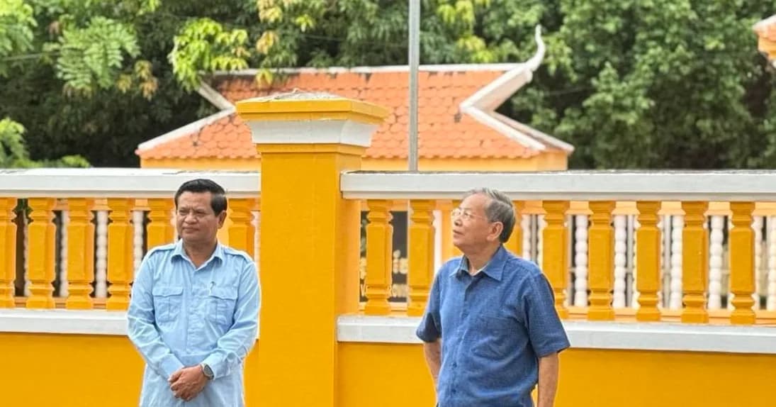 ឯកឧត្តម សុខ ផេង រដ្ឋលេខាធិការ ក្រសួងសង្គមកិច្ច អតីតយុទ្ធជន និងយុវនីតិសម្បទា អតីតប្រធានមន្ទីរឧស្សាហកម្មរ៉ែ និថាមពលខេត្តព្រៃវែង បានអញ្ជើញមកទស្សនាពីវឌ្ឍន:ភាពរបស់មន្ទីរឧស្សាហកម្ម វិទ្យាសាស្រ្ត បច្ចេកវិទ្យា និងនវានុវត្តន៍ ខេត្តព្រៃវែង